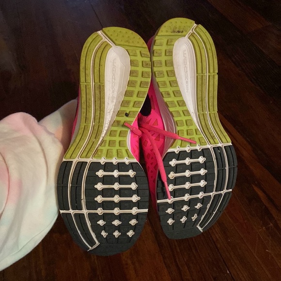 Gently Used Pink Nike Running Shoes Size 7.5 - Picture 2 of 5